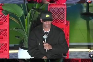 画风反差萌！NBA球星布朗穿古装打球，联动王鹤棣上演帅气扣篮